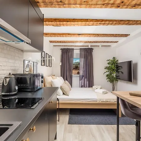 Grota In The Center *